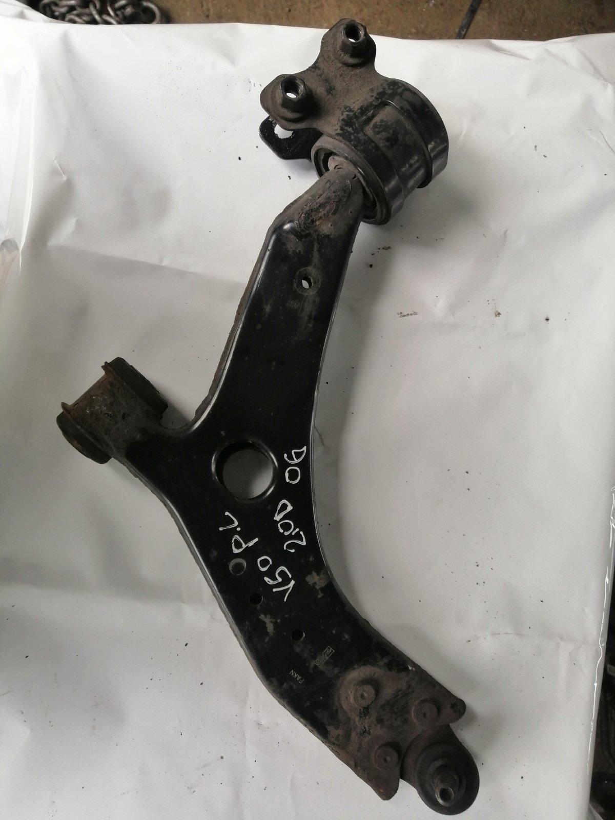 Viljuška levo dole bolcn navoj 18mm 31277464